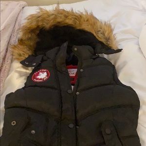 Canada Weather Gear Puffer Vest